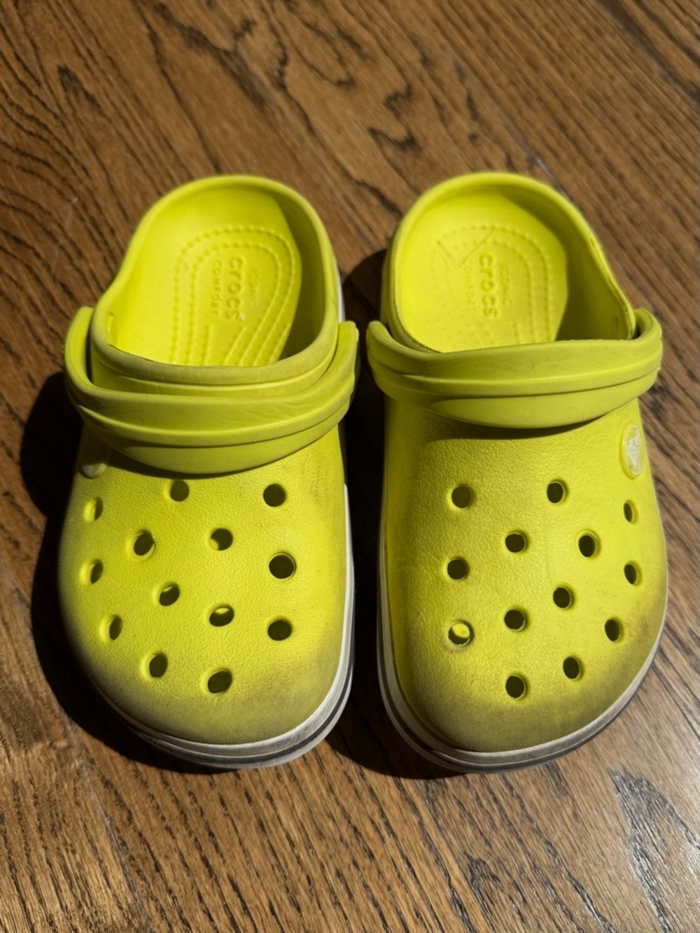 CROCS Kids Classic Clog in Neon Yellow